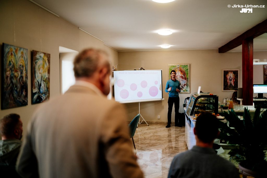 Účastníci na networkingové snídani BforB v Tišnově