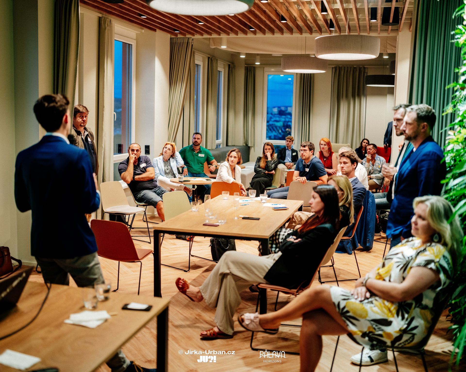 Účastníci na akci Firemní kultura: Večer s Alveno